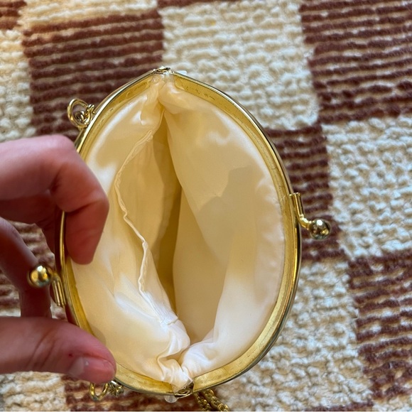 Vintage 80s 90s Iridescent Beaded Sequin Whitw Gold Kiss Lock Evening Bag Purse - Picture 4 of 4